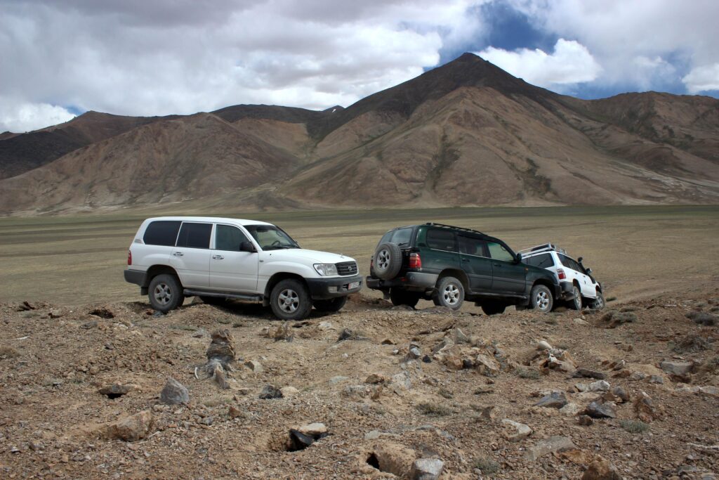 Pamir Ca cars 1 1 1024x683 - AZJA ŚRODKOWA: Turkmenistan – Uzbekistan – Tadżykistan – Kirigistan – Kazachstan
