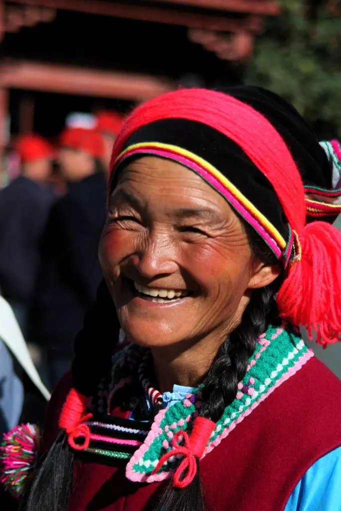 YUNAN MNIEJSZOSC NARODOWA 683x1024 - CHINY POŁUDNIOWE: Syczuan – Yunnan: wyprawa na Festiwal Pochodni