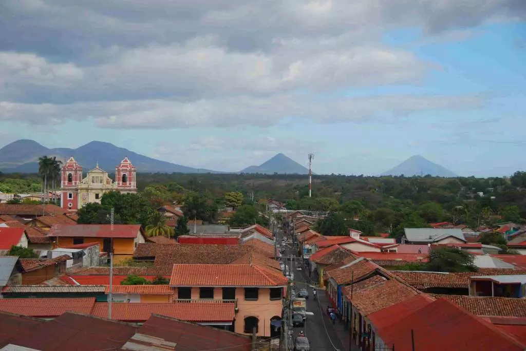 Leon z dachu katedry NIkaragua 1024x685 - KOSTARYKA, NIKARAGUA I PANAMA  – SZLAKIEM KOLORÓW NATURY