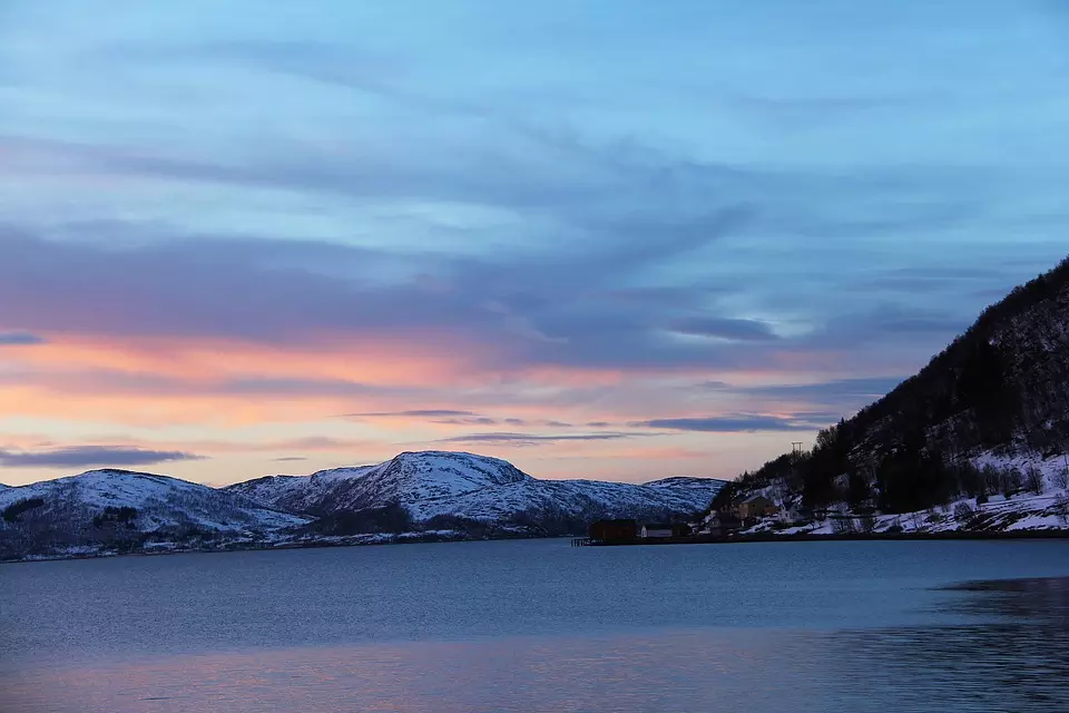sunset 1208914 960 720 - Norwegia: Tromso i Lofoty - wyprawa po zorzę polarną