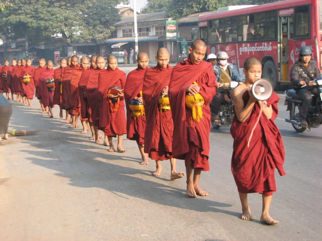 17. 3 1024x768 - BIRMA: wyprawa na Festiwal w pagodzie Phaung Daw Oo