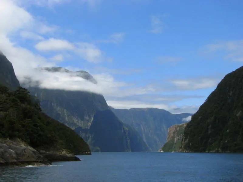 32. Park Narodowy Fiordland który jest największym parkiem narodowym Nowej Zelandii gdzie najważniejszym elementem krajobrazu są fiodry 1 - NOWA ZELANDIA – wyprawa na drugi koniec świata