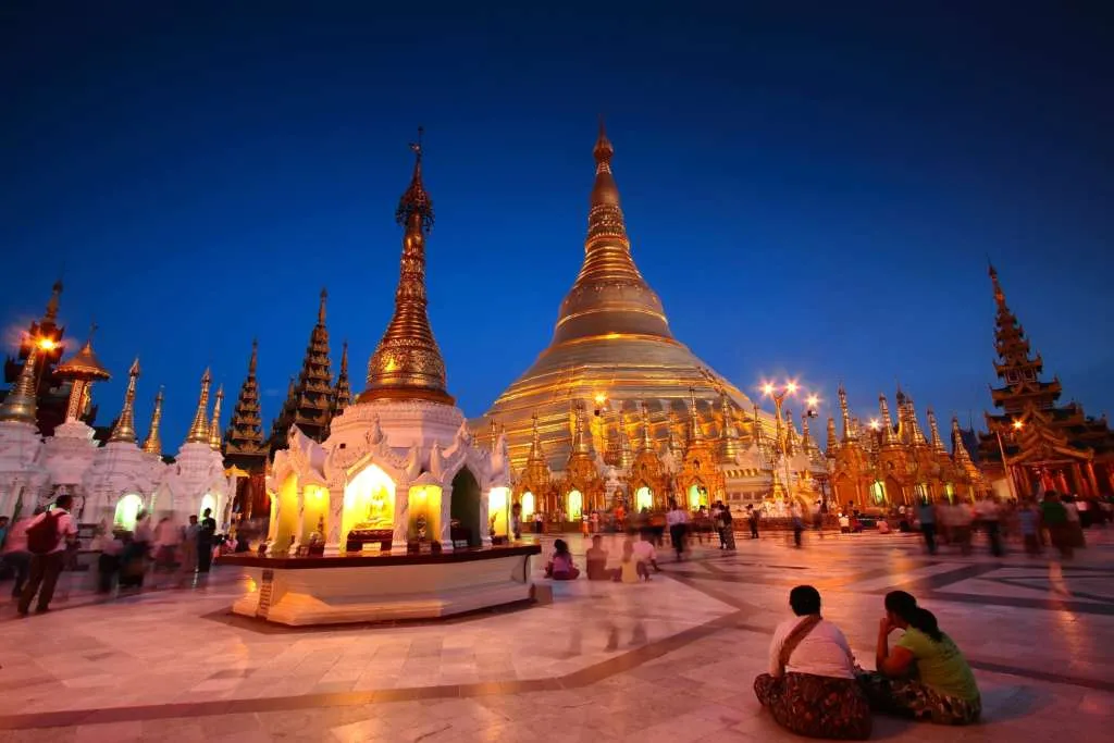 Shewadon Pagoda Yagon 1024x683 - BIRMA: wyprawa na Festiwal w pagodzie Phaung Daw Oo