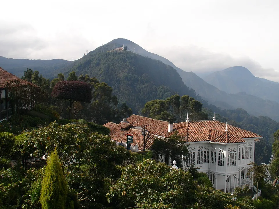 monserrate 973935 960 720 - KOLUMBIA: Medellin, Cartagena, Bogota i Wyspy Różańcowe