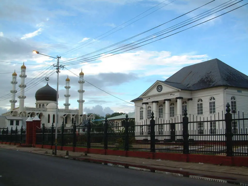Mosque Synagogue Suriname 1024x768 - GUJANA FRANCUSKA, SURINAM, GUJANA i BARBADOS